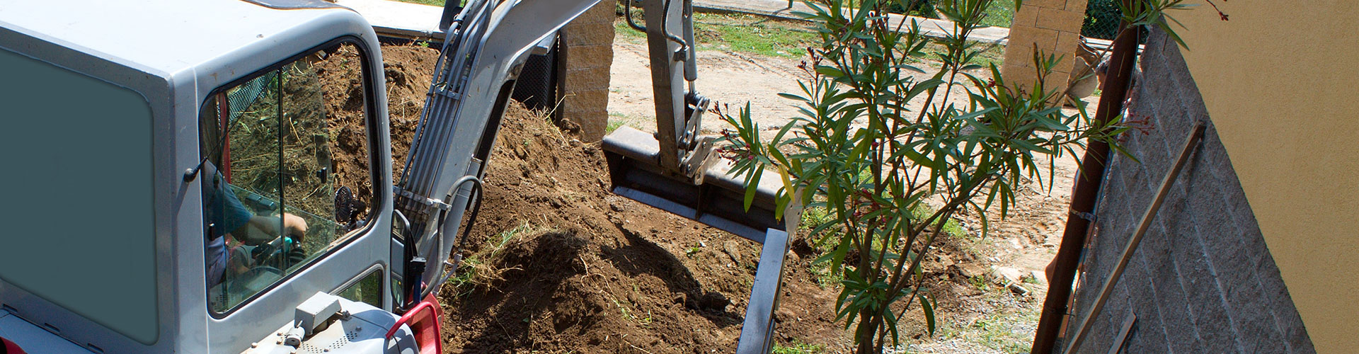 Projet d'excavation qui inclut le creusage de tranchées pour le câblage Projet d'excavation qui inclut le creusage de tranchées pour le câblage